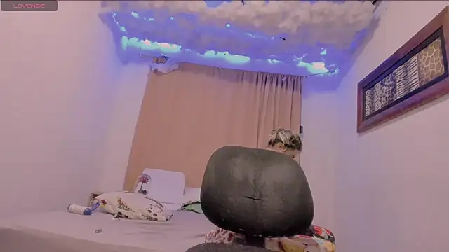 Snapshot of Lauu_G chatting on 01/10/25, 03:29 Lauu G online show from 01/10/25, 03:29