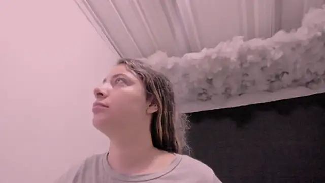 Snapshot of Lauu_G chatting on 11/04/25, 10:14 Lauu G online show from 11/04/25, 10:14