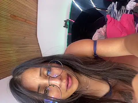 Snapshot of Jade_Zephyra chatting on 02/17/25, 11:53 Jade Zephyra online show from 02/17/25, 11:53