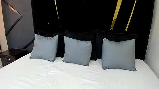 emilie xx  online show from 12/10/24, 08:38