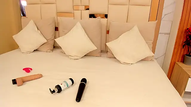 emilie xx  online show from 02/08/25, 12:39