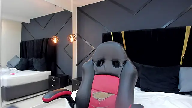 emilie xx  online show from 03/14/25, 08:49