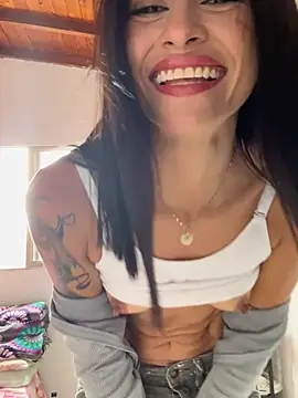 emilie xx  online show from 04/13/26, 05:40