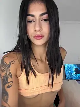 emilie xx  online show from 04/25/26, 03:42