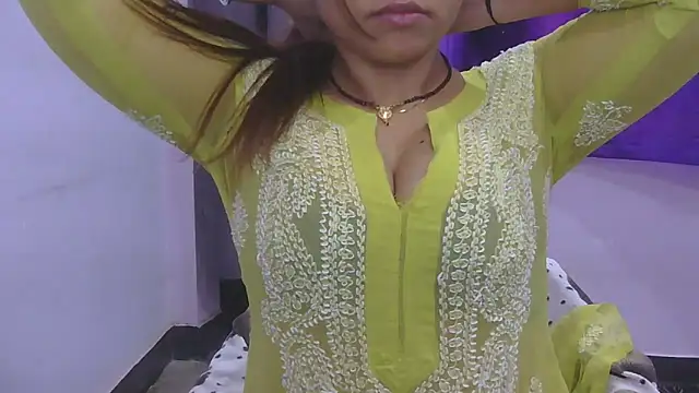 Snapshot of cutie-taara chatting on 12/01/25, 03:22 cutie-taara online show from 12/01/25, 03:22