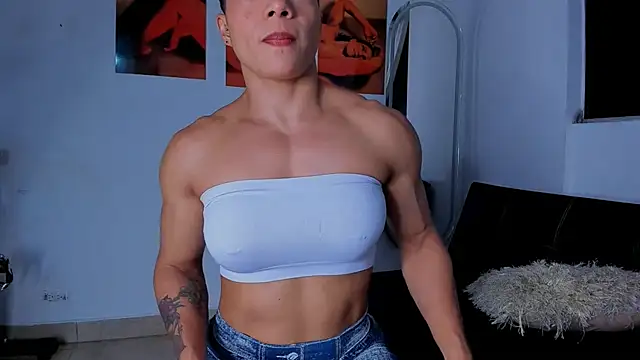 Snapshot of alexafit chatting on 10/17/25, 10:23 alexafit online show from 10/17/25, 10:23