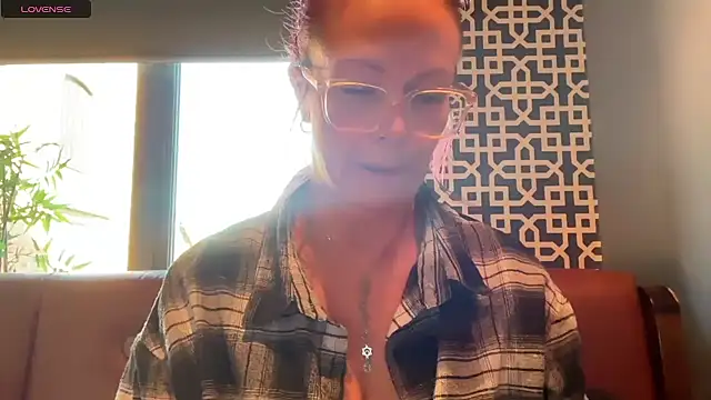 Snapshot of MelodyRoseUk chatting on 10/28/25, 11:58 MelodyRoseUk online show from 10/28/25, 11:58