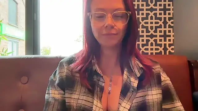 Snapshot of MelodyRoseUk chatting on 10/30/25, 12:17 MelodyRoseUk online show from 10/30/25, 12:17