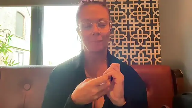 Snapshot of MelodyRoseUk chatting on 11/05/25, 11:32 MelodyRoseUk online show from 11/05/25, 11:32