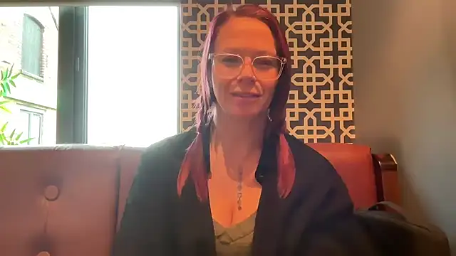 Snapshot of MelodyRoseUk chatting on 11/11/25, 11:21 MelodyRoseUk online show from 11/11/25, 11:21