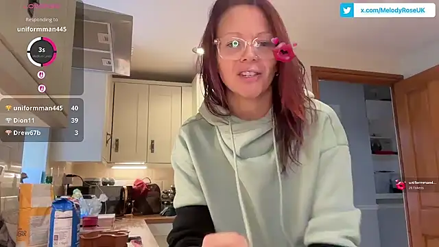 Snapshot of MelodyRoseUk chatting on 12/17/25, 11:27 MelodyRoseUk online show from 12/17/25, 11:27