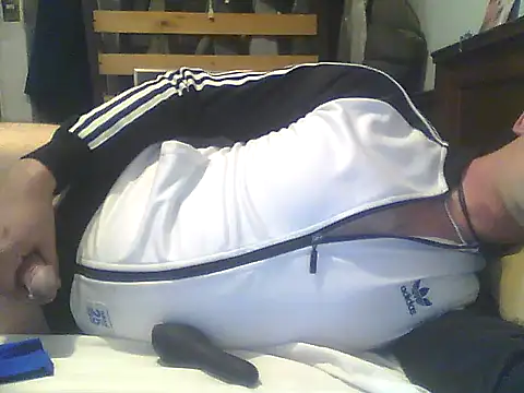 Snapshot of frank32love chatting on 01/07/25, 12:45 frank32love online show from 01/07/25, 12:45