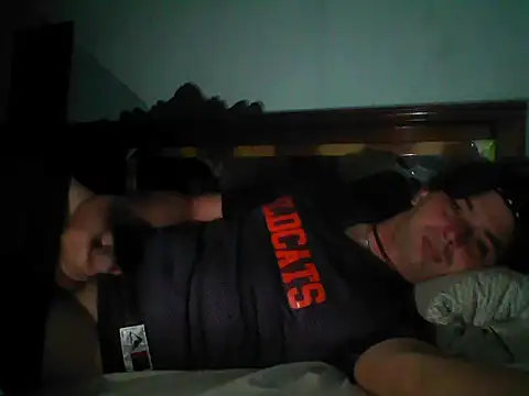 Snapshot of frank32love chatting on 11/17/25, 09:48 frank32love online show from 11/17/25, 09:48