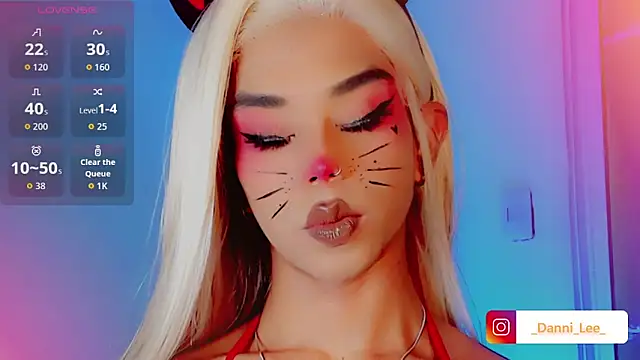 DanniLee  online show from 10/31/25, 10:11