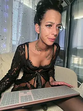 Snapshot of mrs_skinny_goddess chatting on 05/01/26, 04:33 mrs skinny goddess online show from 05/01/26, 04:33