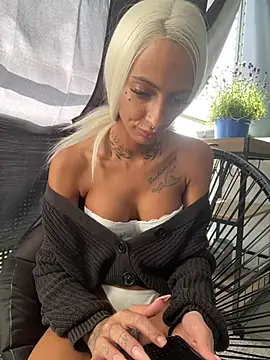 Snapshot of mrs_skinny_goddess chatting on 05/22/26, 11:05 mrs skinny goddess online show from 05/22/26, 11:05