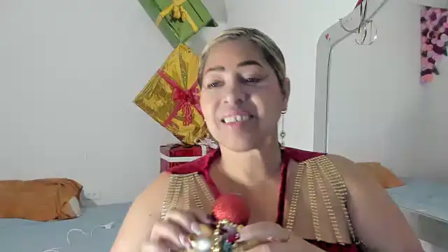 Snapshot of anubys_godes chatting on 12/24/24, 10:44 anubys godes online show from 12/24/24, 10:44