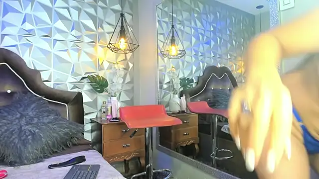 Snapshot of SusanSlim chatting on 11/28/25, 04:09 SusanSlim online show from 11/28/25, 04:09