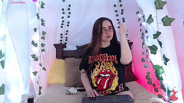 centaurigirl online show from 02/21/25, 05:56