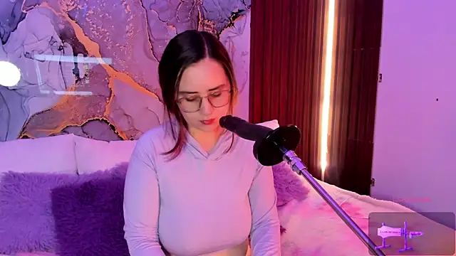 centaurigirl online show from 12/18/25, 04:40