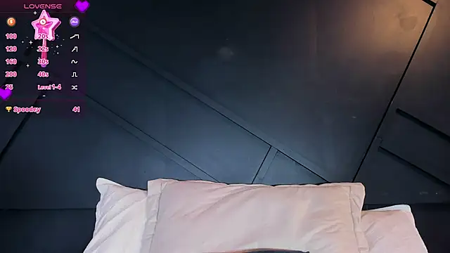 Snapshot of Emilyh_ chatting on 01/23/25, 04:37 Emilyh online show from 01/23/25, 04:37