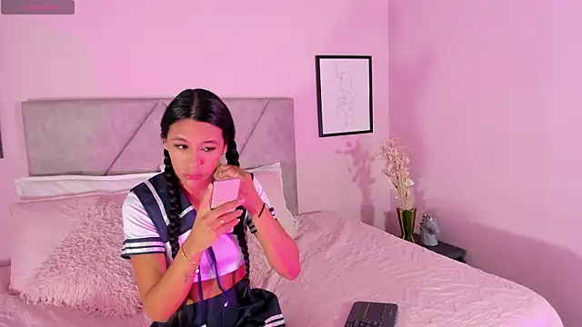 Emilyh  online show from 11/20/25, 10:37