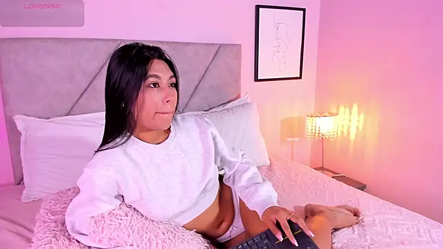 Emilyh  online show from 04/11/26, 12:09