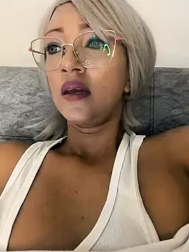 Snapshot of Amaliu_ chatting on 01/21/25, 11:13 Amaliu online show from 01/21/25, 11:13