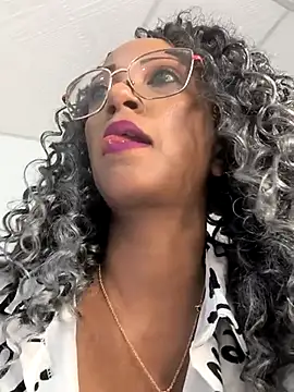 Snapshot of Amaliu_ chatting on 02/16/25, 06:32 Amaliu online show from 02/16/25, 06:32