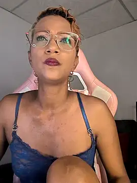 Snapshot of Amaliu_ chatting on 10/05/25, 03:43 Amaliu online show from 10/05/25, 03:43