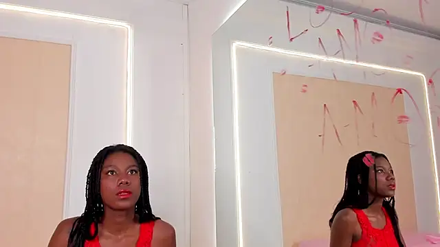 Snapshot of Roxxana-queen chatting on 01/25/25, 07:07 Roxxana-queen online show from 01/25/25, 07:07