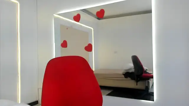 Snapshot of Roxxana-queen chatting on 02/23/25, 12:30 Roxxana-queen online show from 02/23/25, 12:30