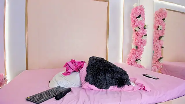 Snapshot of Roxxana-queen chatting on 09/27/25, 07:52 Roxxana-queen online show from 09/27/25, 07:52