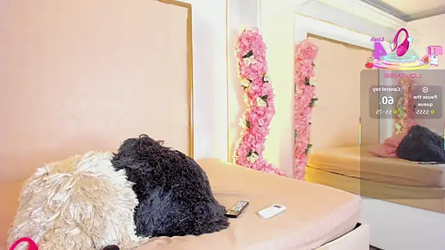 Snapshot of Roxxana-queen chatting on 10/13/25, 04:29 Roxxana-queen online show from 10/13/25, 04:29