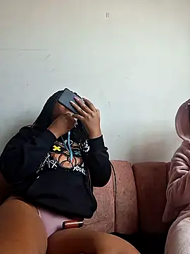 Snapshot of DANIELA_MICHEL chatting on 12/19/24, 02:02 DANIELA MICHEL online show from 12/19/24, 02:02