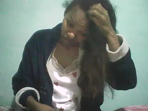 Snapshot of Antsoalie chatting on 10/09/25, 07:06 Antsoalie online show from 10/09/25, 07:06