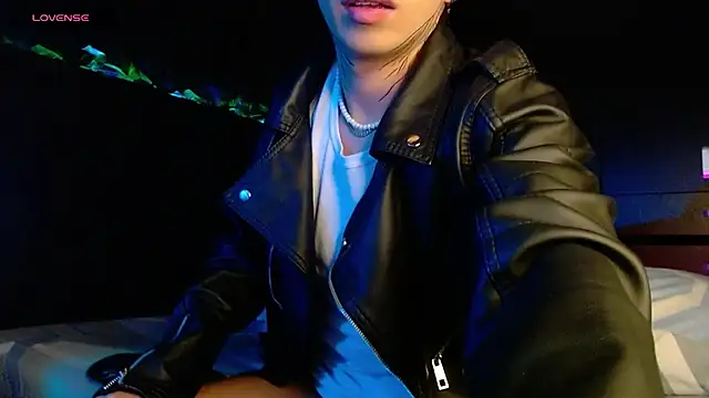 LyleBennett  online show from 12/18/24, 10:40