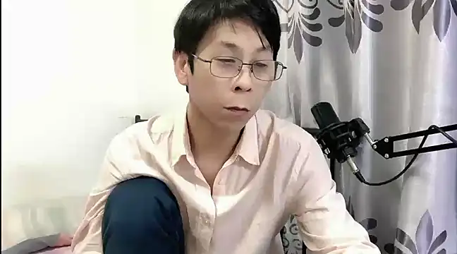 Snapshot of TGH521 chatting on 01/02/25, 12:13 TGH521 online show from 01/02/25, 12:13