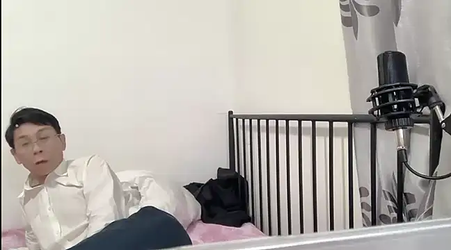 Snapshot of TGH521 chatting on 01/10/25, 01:52 TGH521 online show from 01/10/25, 01:52