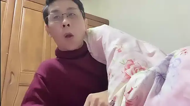 Snapshot of TGH521 chatting on 01/16/25, 01:04 TGH521 online show from 01/16/25, 01:04