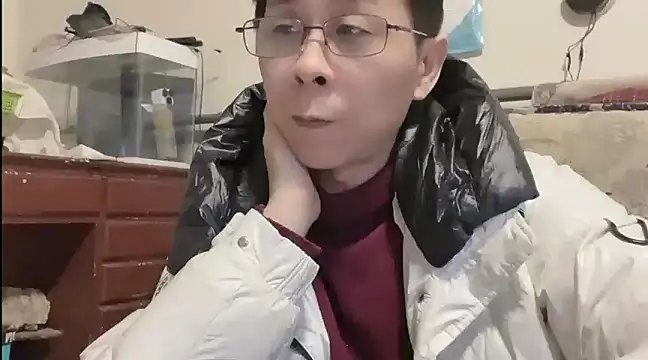 Snapshot of TGH521 chatting on 01/17/25, 11:38 TGH521 online show from 01/17/25, 11:38