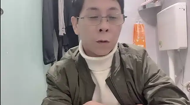 Snapshot of TGH521 chatting on 01/22/25, 05:59 TGH521 online show from 01/22/25, 05:59