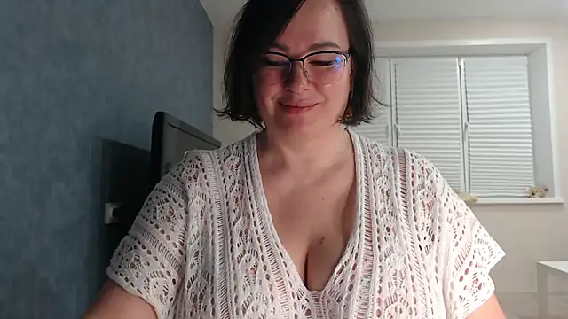 Snapshot of Nora_Star chatting on 11/17/25, 06:03 Nora Star online show from 11/17/25, 06:03