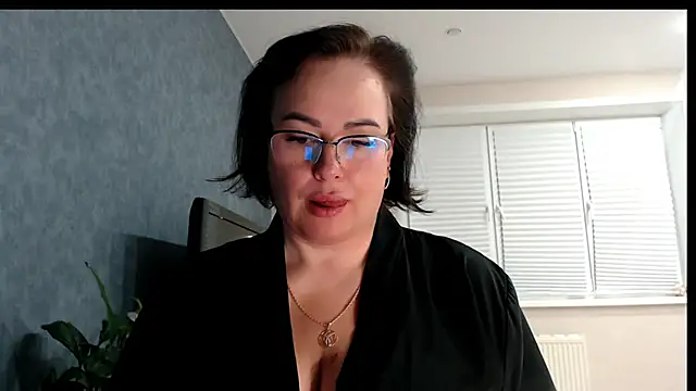 Nora Star online show from 12/20/25, 06:04