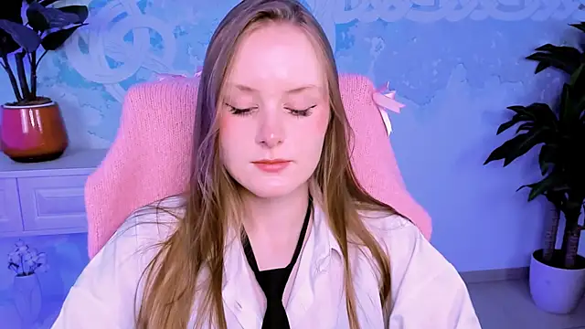 VivienLeeigh online show from 10/13/25, 01:44