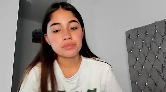 Snapshot of AriaMontgomery chatting on 12/13/24, 03:49 AriaMontgomery online show from 12/13/24, 03:49