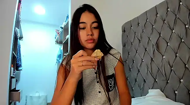 Snapshot of AriaMontgomery chatting on 12/20/24, 12:52 AriaMontgomery online show from 12/20/24, 12:52