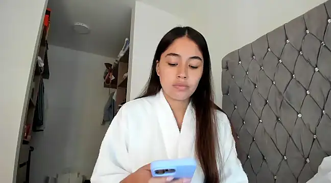 Snapshot of AriaMontgomery chatting on 12/20/24, 08:23 AriaMontgomery online show from 12/20/24, 08:23