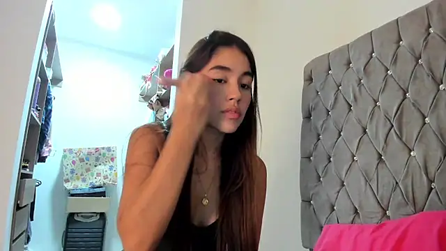 Snapshot of AriaMontgomery chatting on 01/08/25, 03:08 AriaMontgomery online show from 01/08/25, 03:08