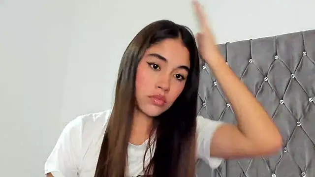 Snapshot of AriaMontgomery chatting on 01/28/25, 04:29 AriaMontgomery online show from 01/28/25, 04:29